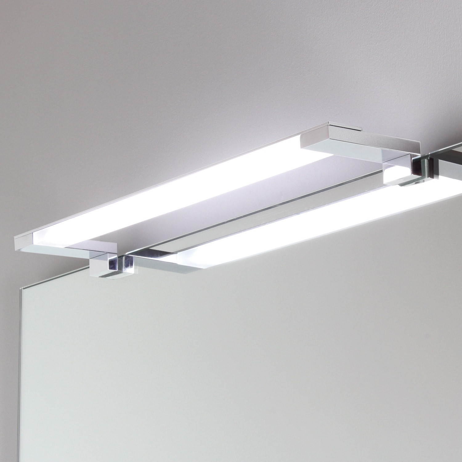Applique lampada led per specchio bagno liscio o con cornice 20 cm